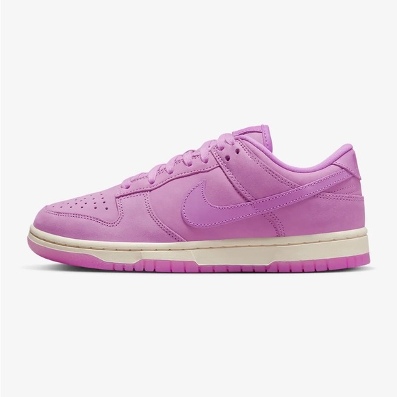 Nike Shoes - Women’s Nike